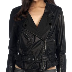 Striking and detailed leather jacket for women